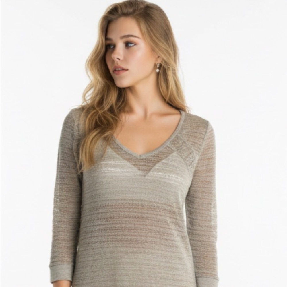 NEW Almost Famous Womens Top Blouse Grey Long Sleeve Knit V Neck‎ Casual